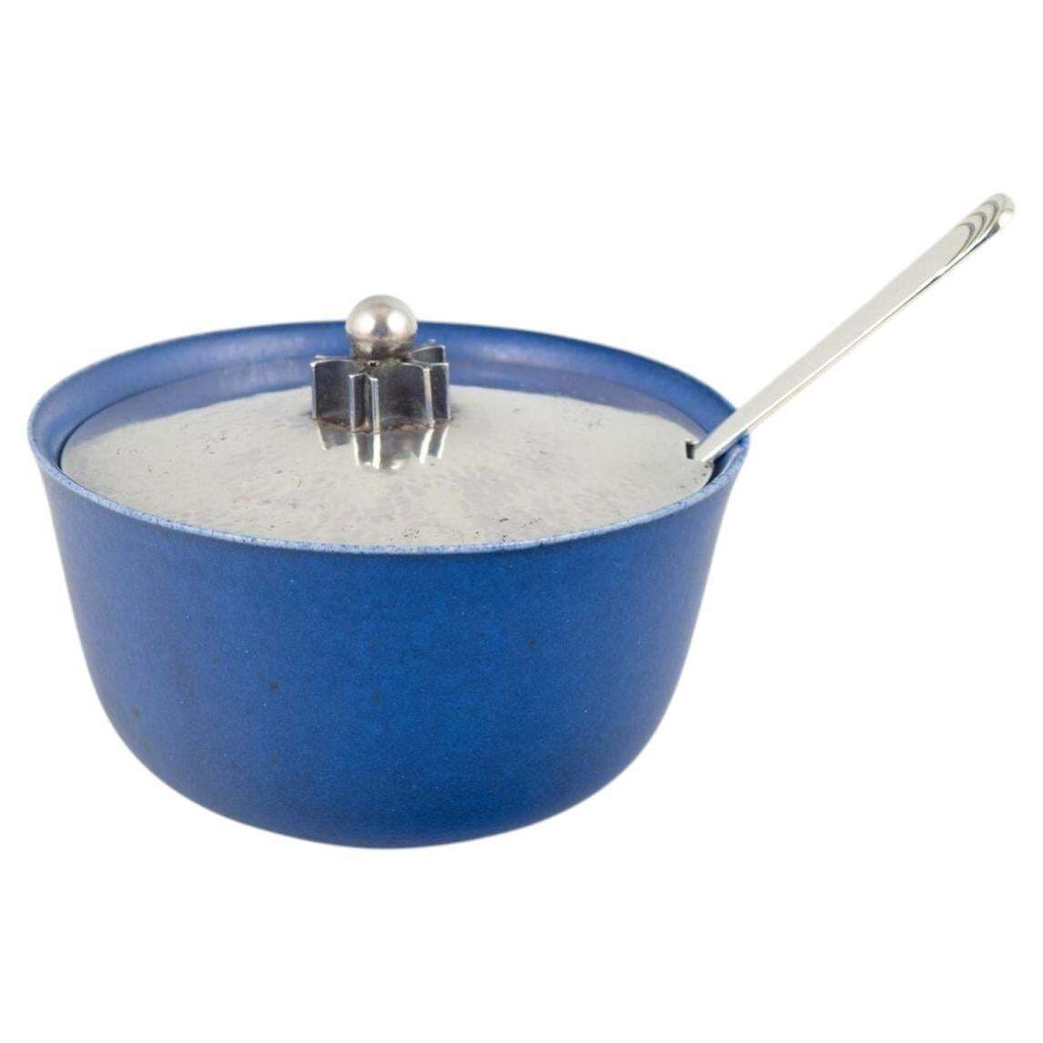 Pot en grès Saxbo avec couvercle et cuillère en argent Hans Hansen. 1934