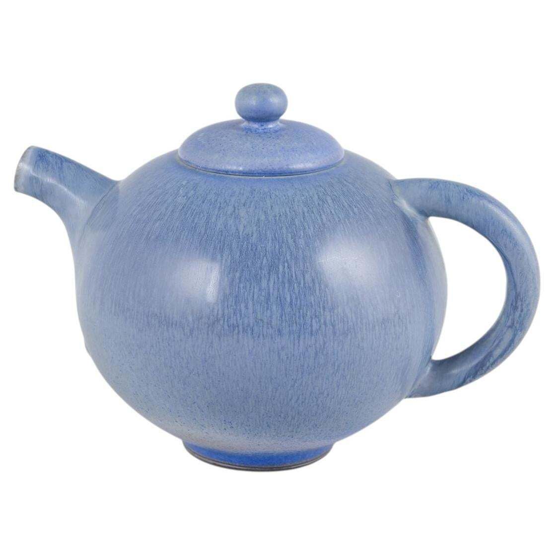 Berndt Friberg, Gustavsberg Studio. Théière rare en grès à glaçure bleue. 1951