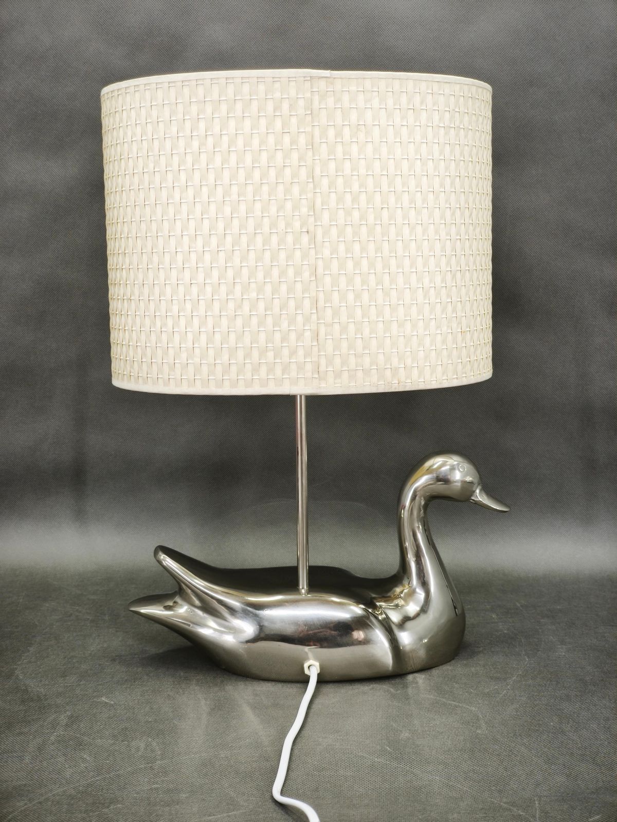 Italiaanse chromen eendentafellamp met bijbehorende kap, jaren 1970 photo Verlichting