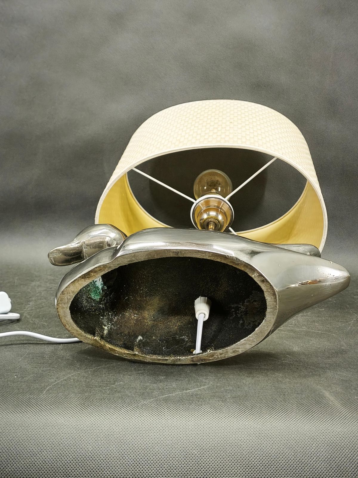 photo for sale Lampe de table italienne en chrome en forme de canard, avec abat-jour, années 1970
