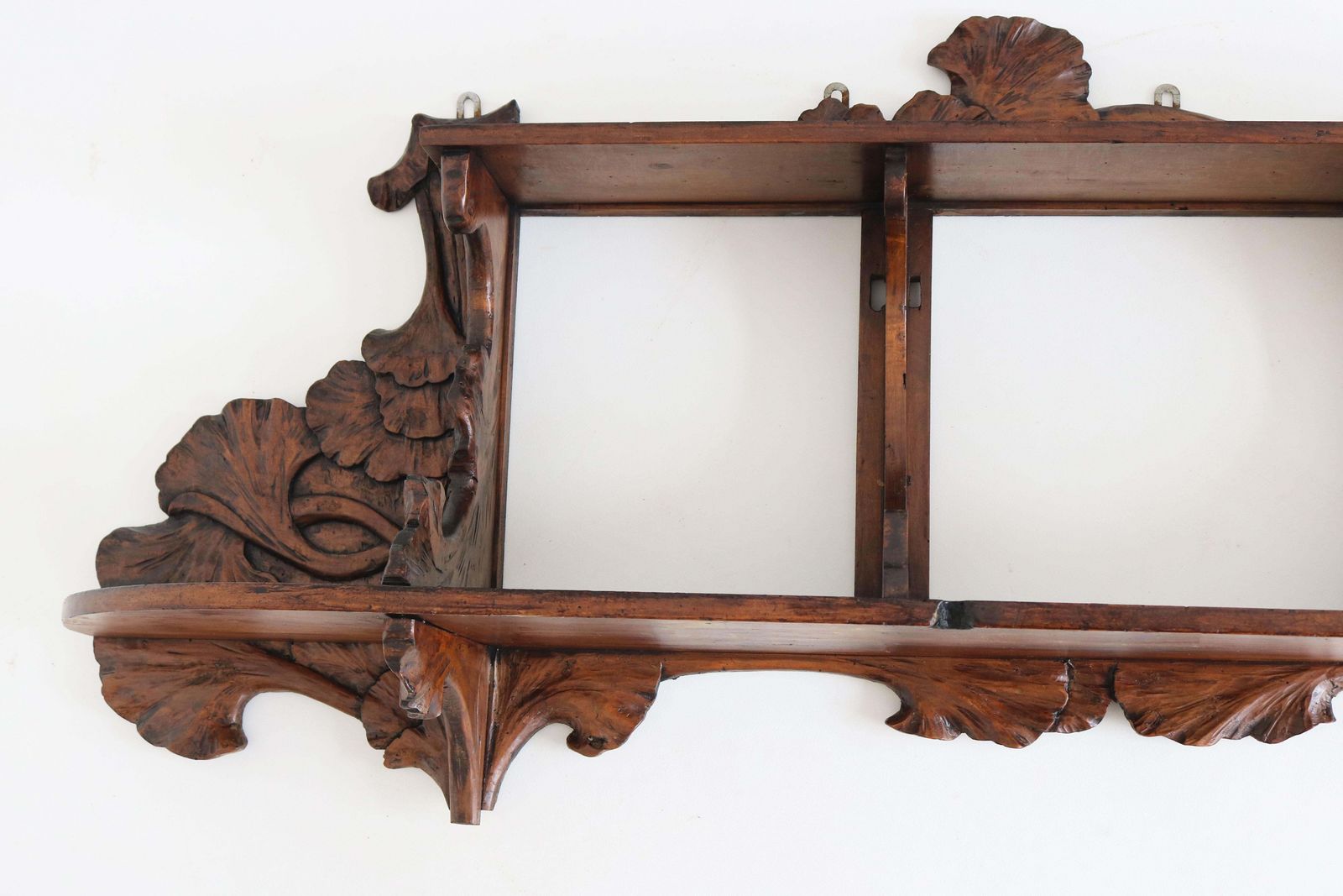 photo buy Antieke grote Art Nouveau 'Ginko' wandplank / boekenplank, Frankrijk ca. 1900, walnoot