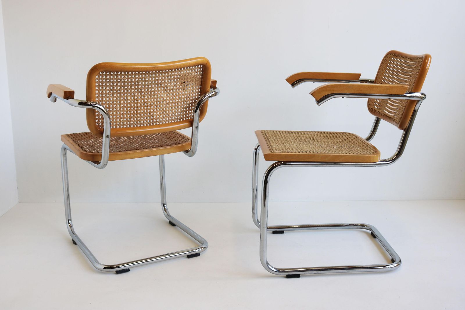 photo vinterior Paire de fauteuils B64 Cesca par Marcel Breuer, années 1970, fabriqués en Italie, chrome et hêtre