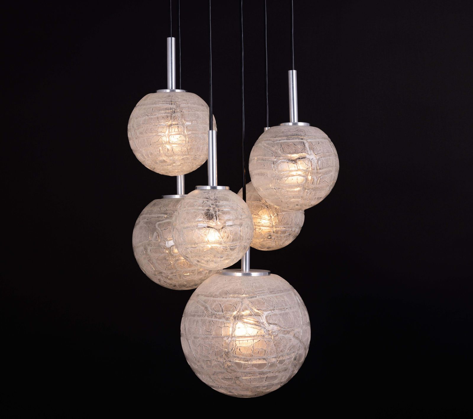 photo buy Grote design hanglamp met cascadestructuur en ijsglas, Doria, Duitsland, jaren 1970