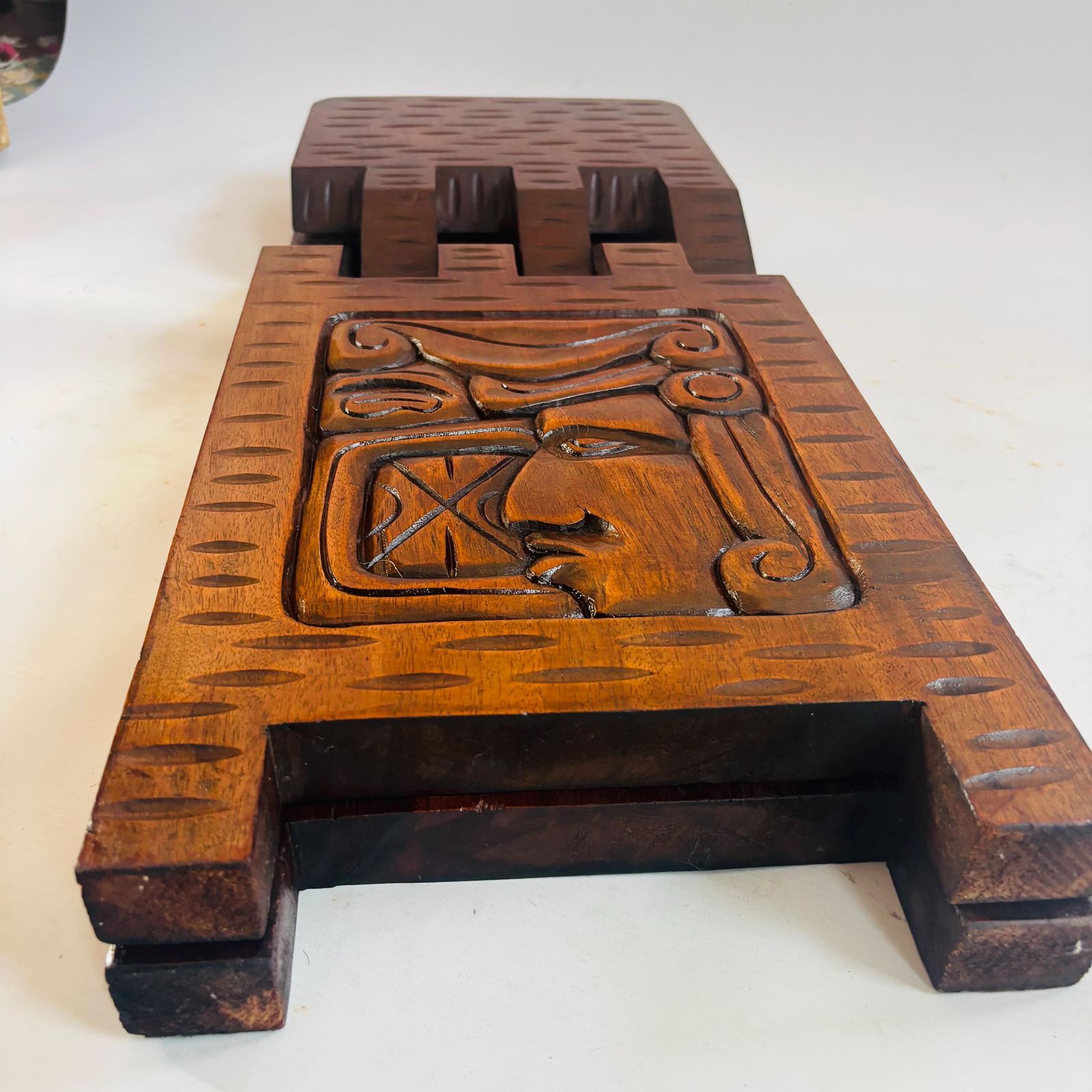 Vintage Brutalist handgesneden Honduras mahonie klapbank - Mid Century tribale volkskunst kruk photo buy