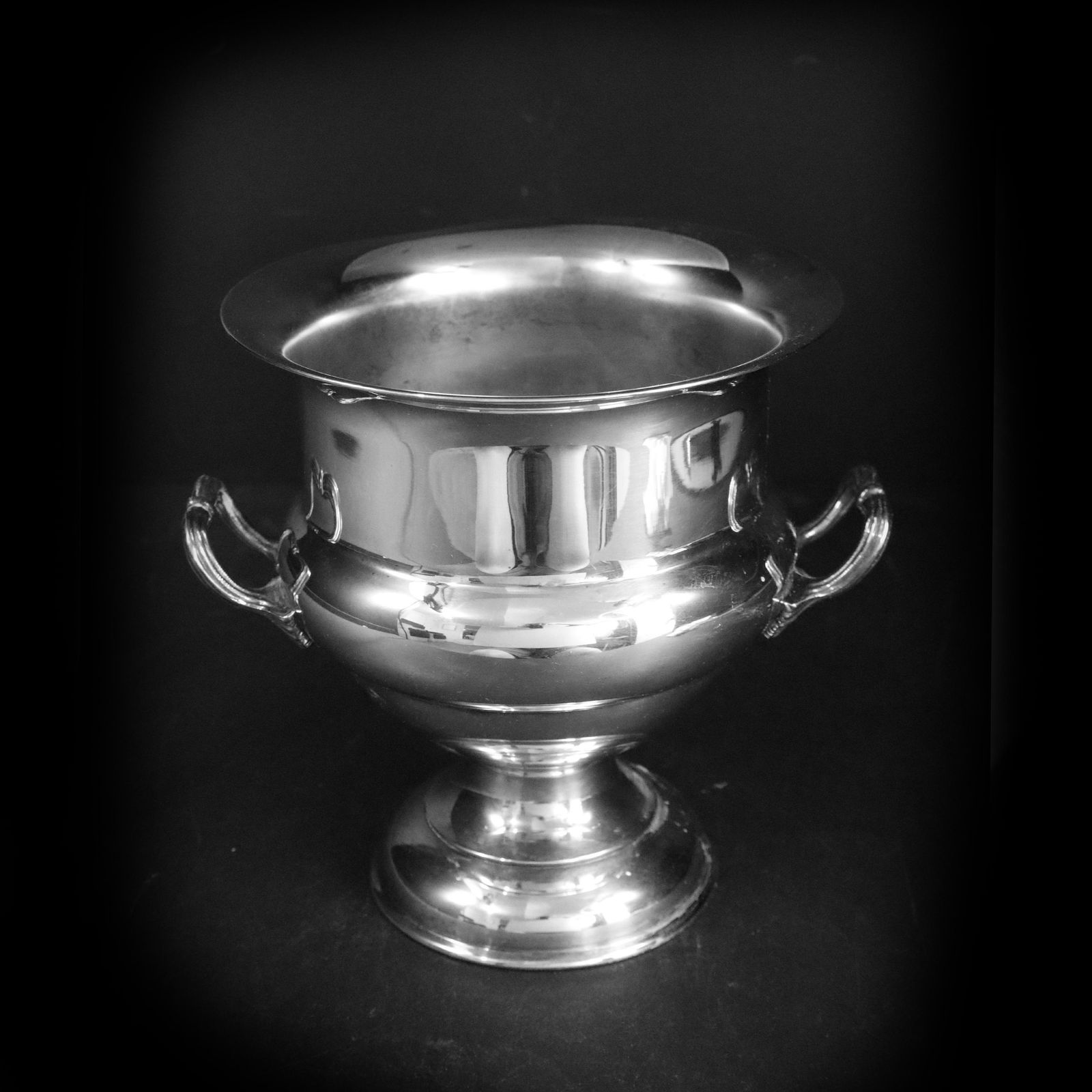 Seau à champagne trophy vintage anglais Cavalier, argenté sur cuivre photo furniture
