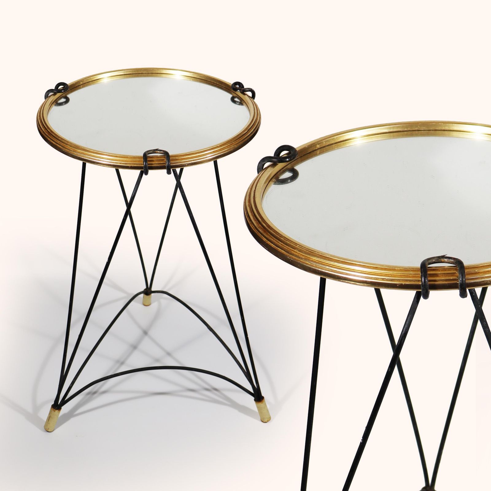 Table d'appoint tripode vintage avec plateau miroir à cadre doré photo for sale