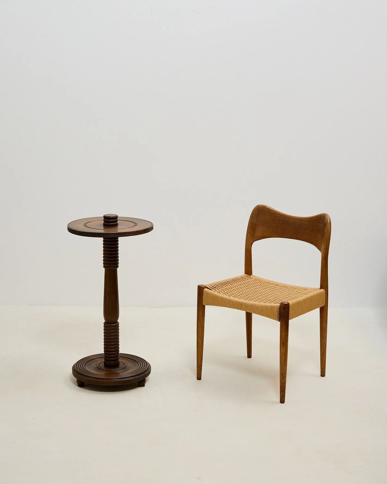 Sellette piedestaltafel, jaren 1940 photo Meubels