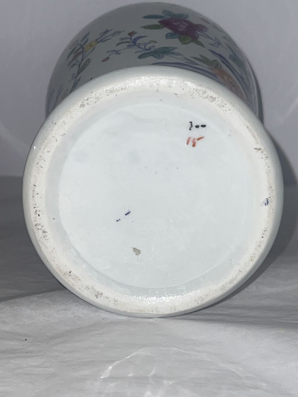 Chinese Famille Rose porseleinen vaas, eind 20e eeuw. photo Woonaccessoires