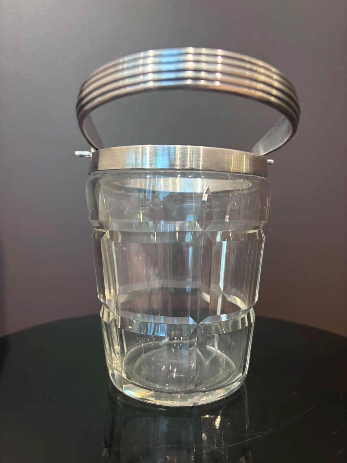 Kristallen ijsemmer jaren 1940 – geslepen glas en metaal, mid-century Frans baraccessoire photo vinterior