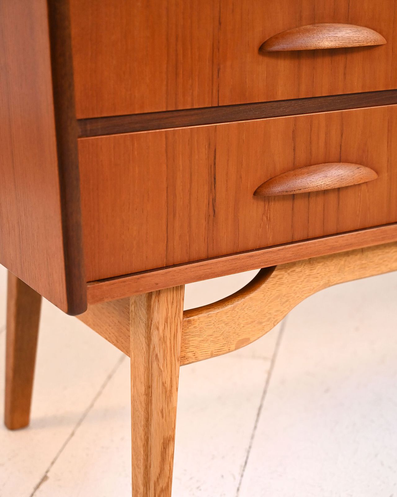 photo furniture Deens highboard in teak en mahonie, ca. jaren 1950