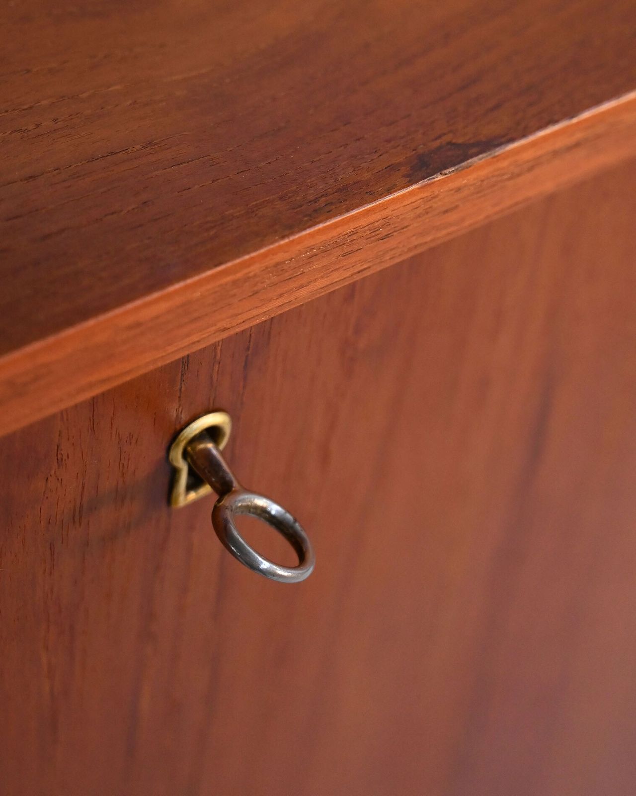 photo vinterior Deens highboard in teak en mahonie, ca. jaren 1950