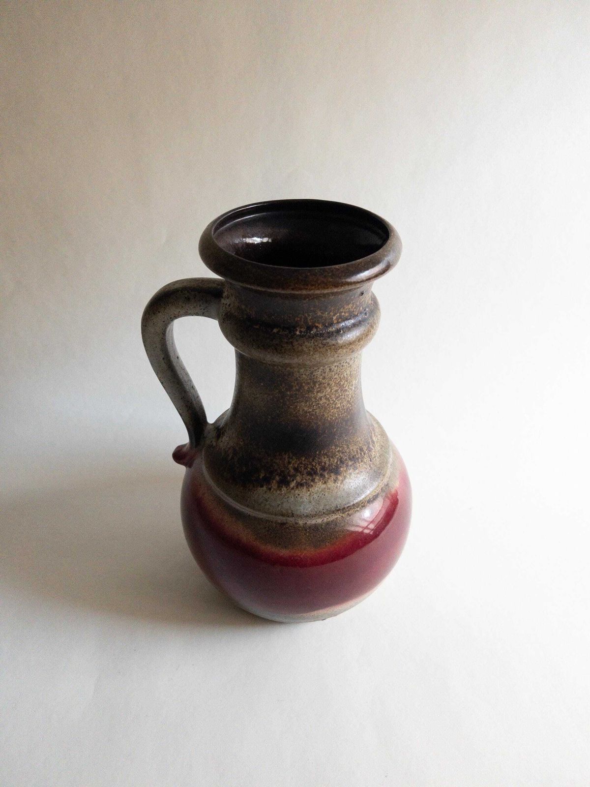 photo furniture Scheurich West German Pottery vaas, grote rode keramiek, jaren 1970 decor
