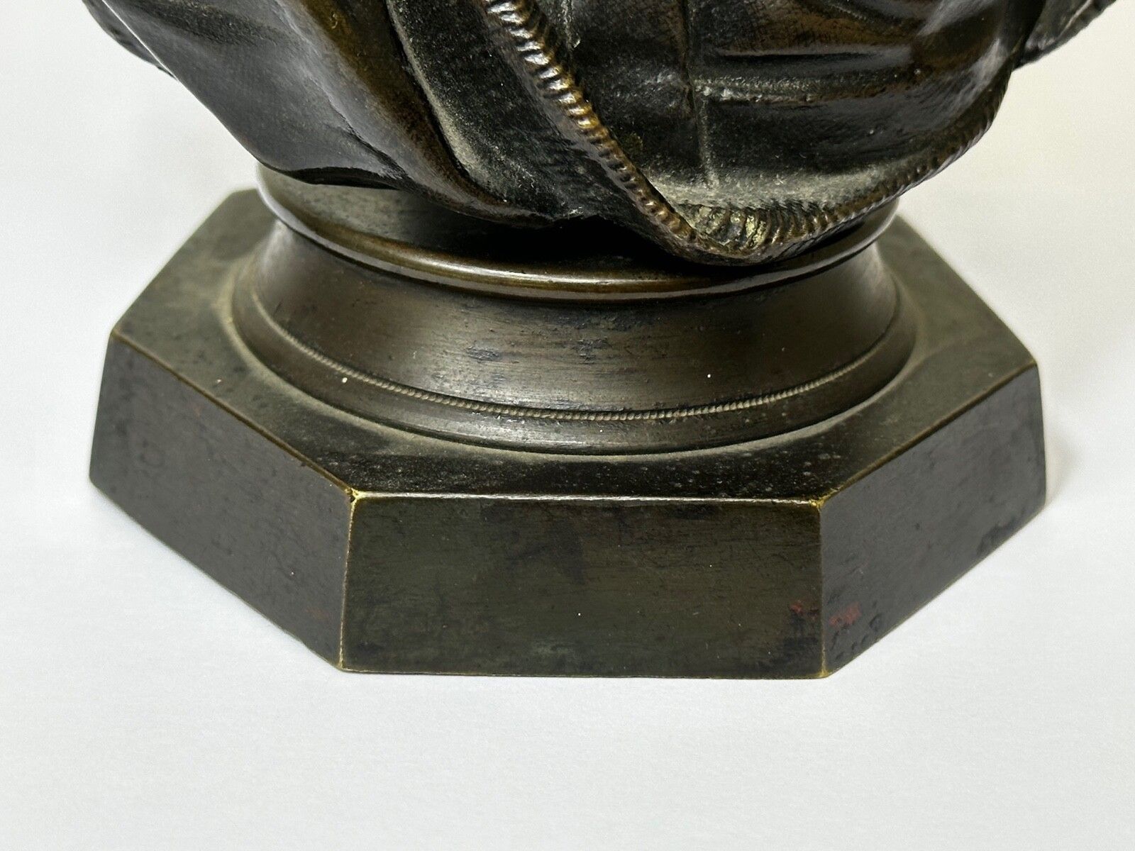 19e eeuw John Milton sculptuur gesigneerd Frans beeldhouwer Ernest Eugène Hiolle photo furniture
