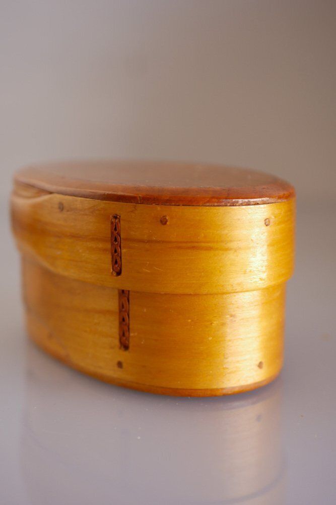 Boîte à copeaux suédoise vintage en bois cintré, années 1920 photo vinterior