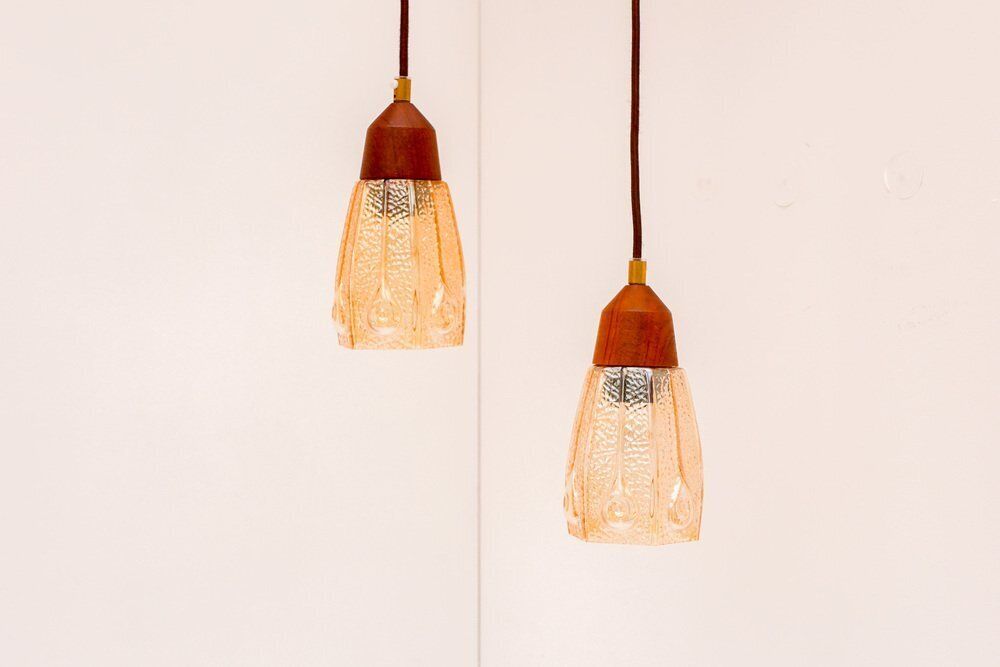 Lampes suspendues en verre Pukeberg, Suède, années 1960, lot de 2 photo for sale