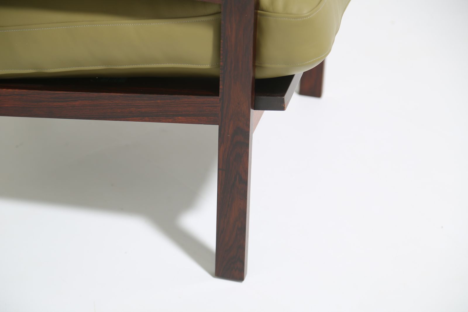 Fauteuil lounge vintage en palissandre et cuir vert, par Illum Wikkelso pour N. Eilersen, années 1950. photo vintage