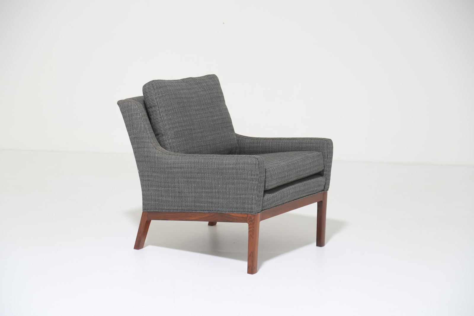 Fauteuil de salon vintage danois en palissandre et tweed gris, par Kai Lyngfeldt Larsen, années 1960 photo furniture