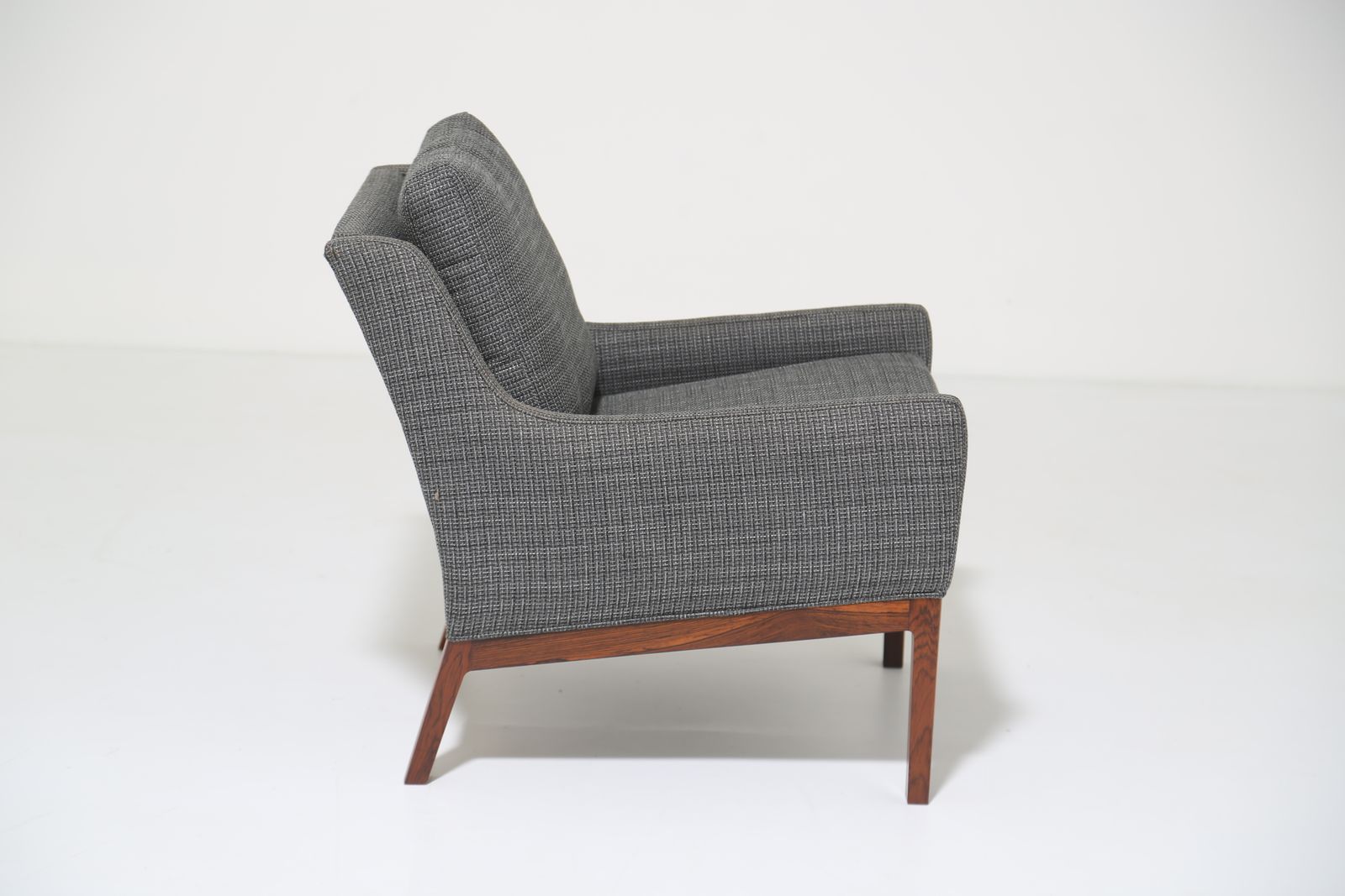 Vintage Deense loungestoel in palissander en grijs tweed van Kai Lyngfeldt Larsen, jaren 1960 photo vintage