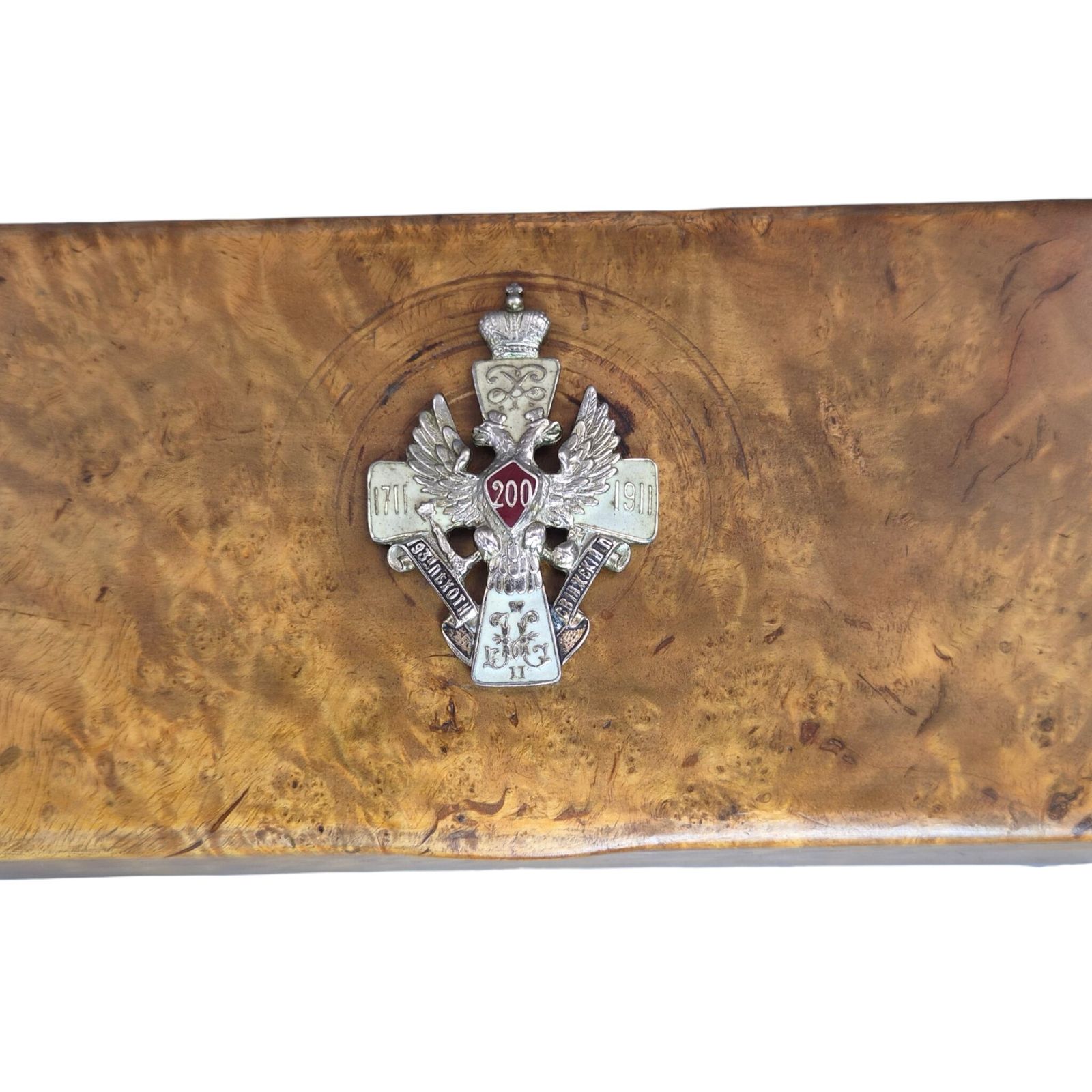 Russische officiersdoos in Karelisch berkenhout met zilveren emaille-insigne, 1914 photo Woonaccessoires
