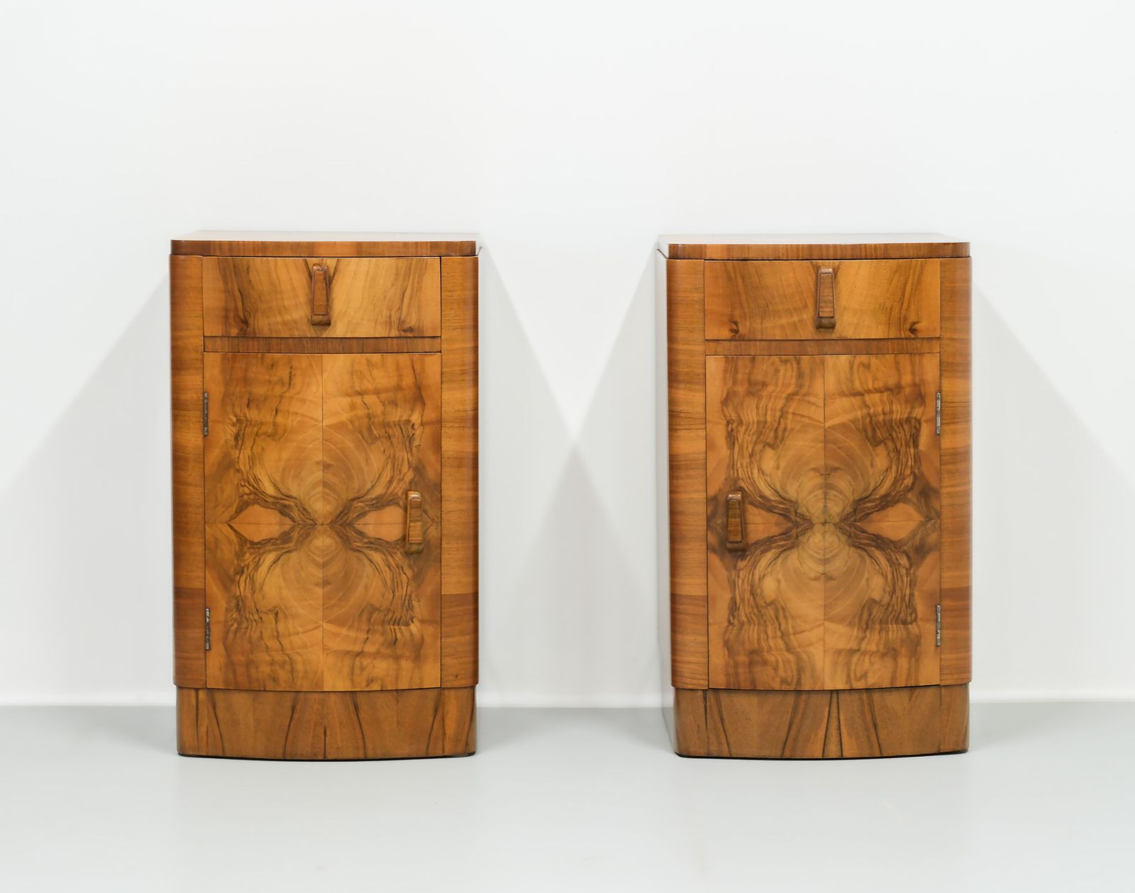 Pair Art Deco Figured Walnut Bedside Cabinets 1930s