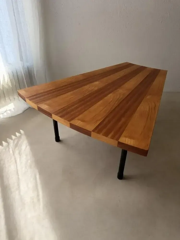 Waaiervormige salontafel met ingelegd hout, ca. jaren 1950 photo furniture