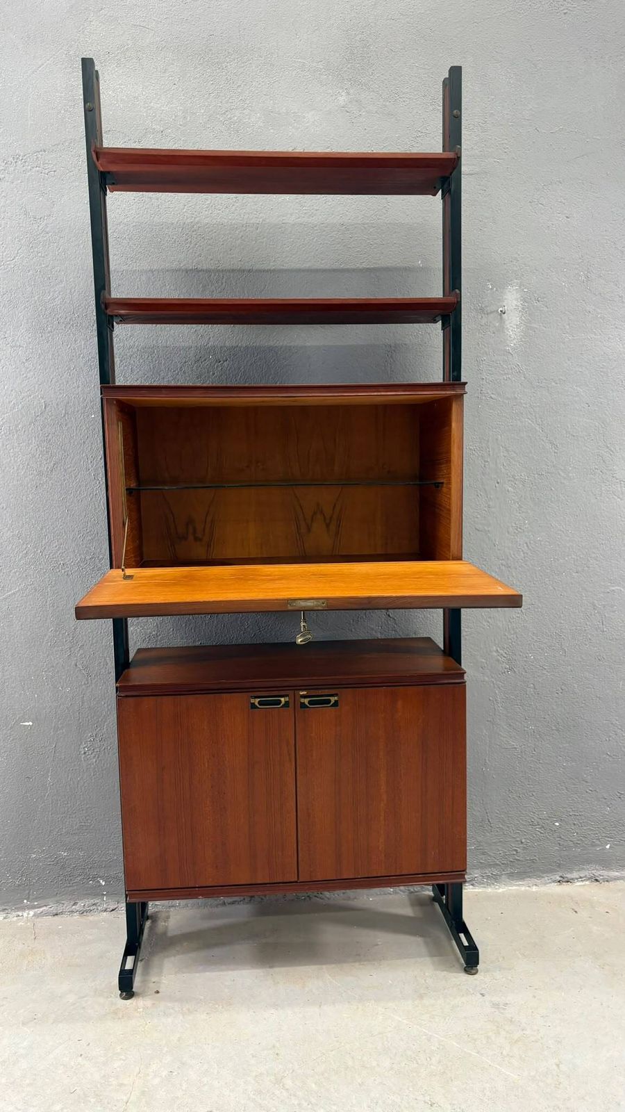 Mid-Century Modern Modulaire Wandkast, Fineer & Zwart Metalen Stellingkast, jaren 1960, Europa photo Meubels