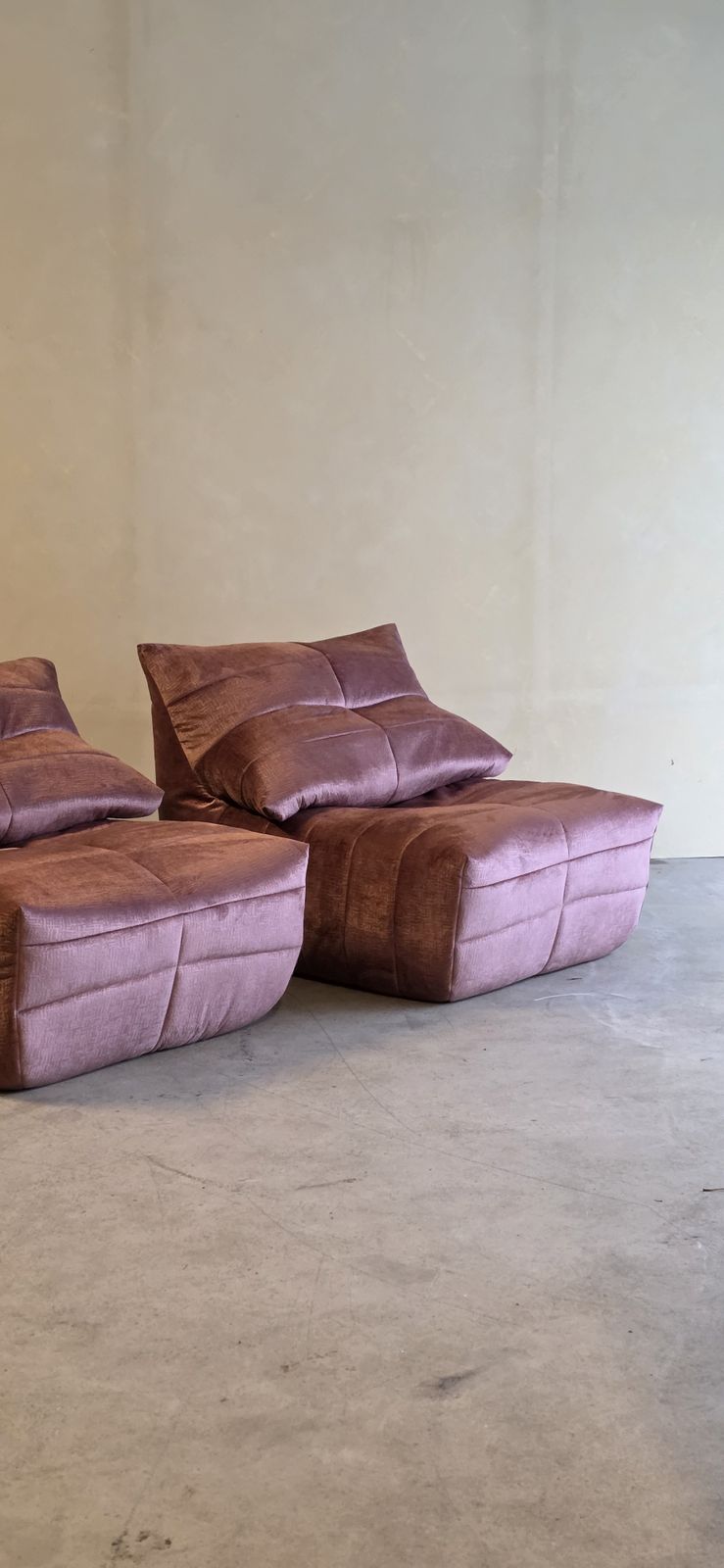 Lot de 2 fauteuils de salon par Marc Held pour Dunlopillo en velours rose, années 1970 photo for sale