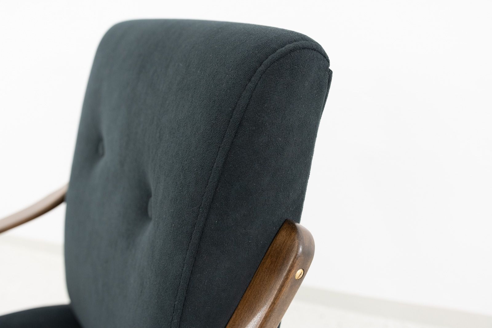 600.0 Vintage Armchair By Jaroslav šmídek For Ton, Czechoslovakia, 1960's photo