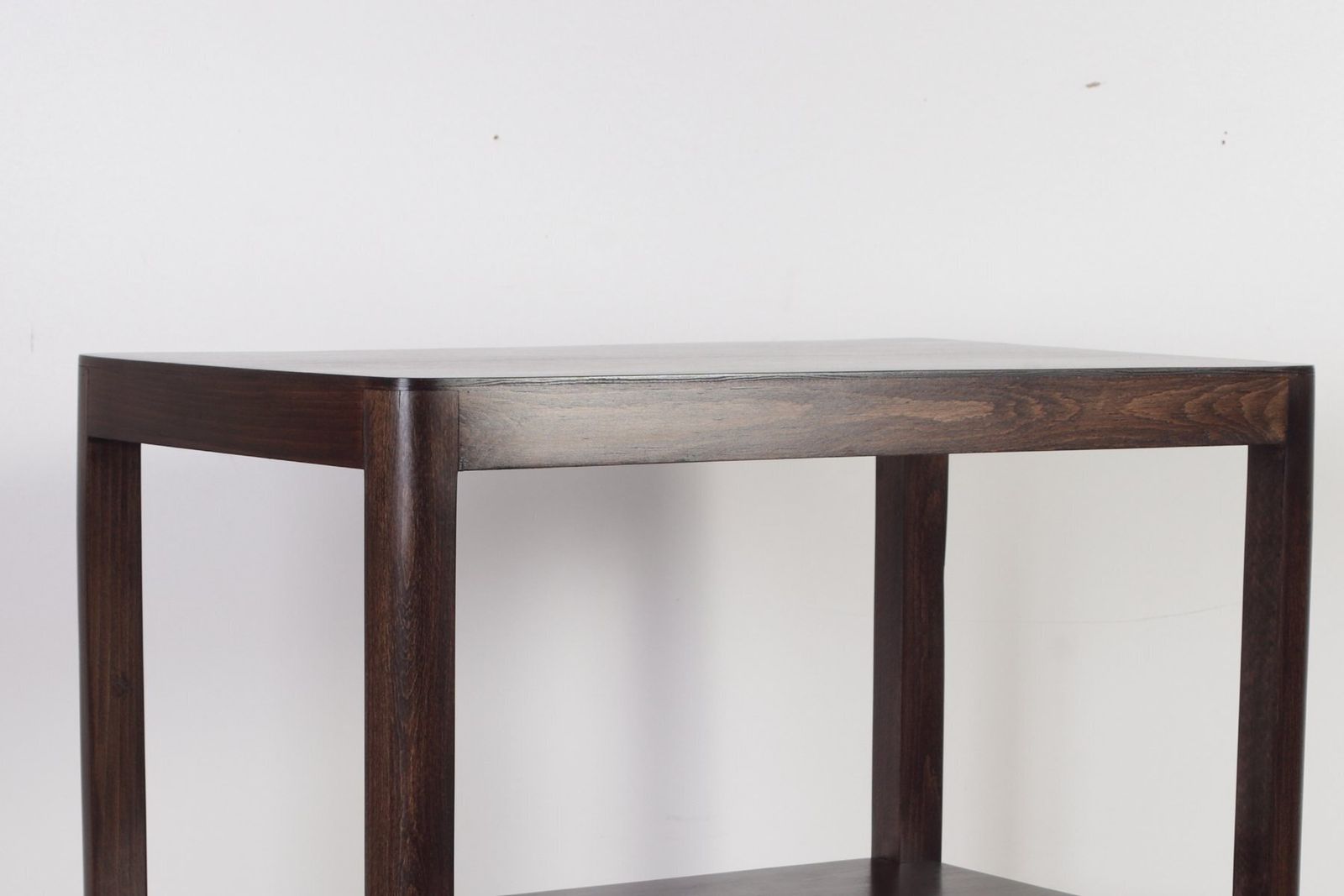 Modernistische eiken bijzettafel van Thonet, ca. jaren 1950 photo Meubels