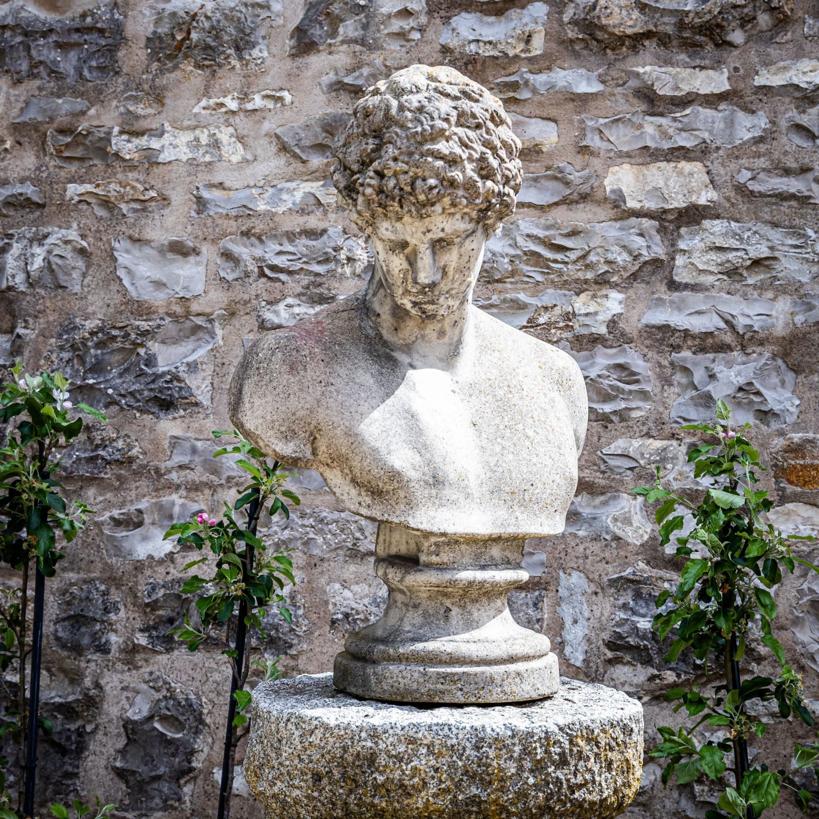 Buste van de Capitolijnse Antinous / Hermes in gegoten steen, eind 20e eeuw photo 940.0