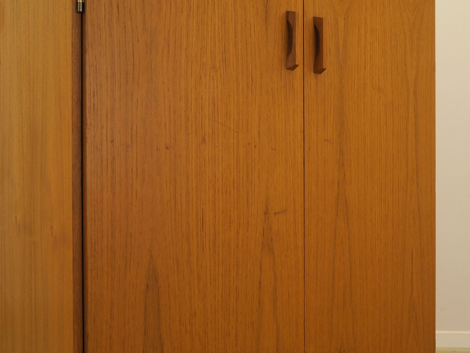 Mobilier Armoire en teck, design danois, années 1970, fabriquée au Danemark photo