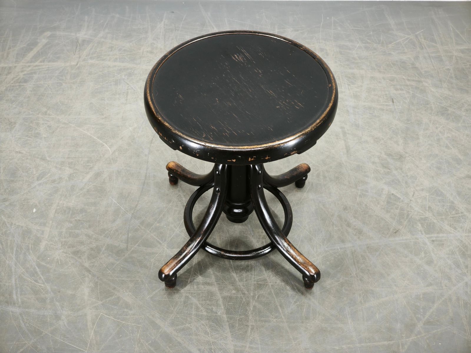 Thonet-stijl verstelbare gebogen houten pianokruk, Tsjecho-Slowakije, jaren 1930 photo for sale