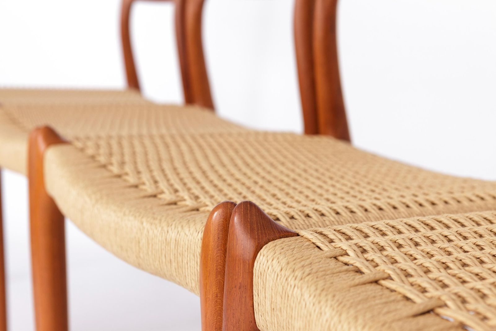 4 van 8 Niels Otto Møller Model 78 eetkamerstoelen | Deens teakhout Mid-Century Modern | 1968 photo 3389.0