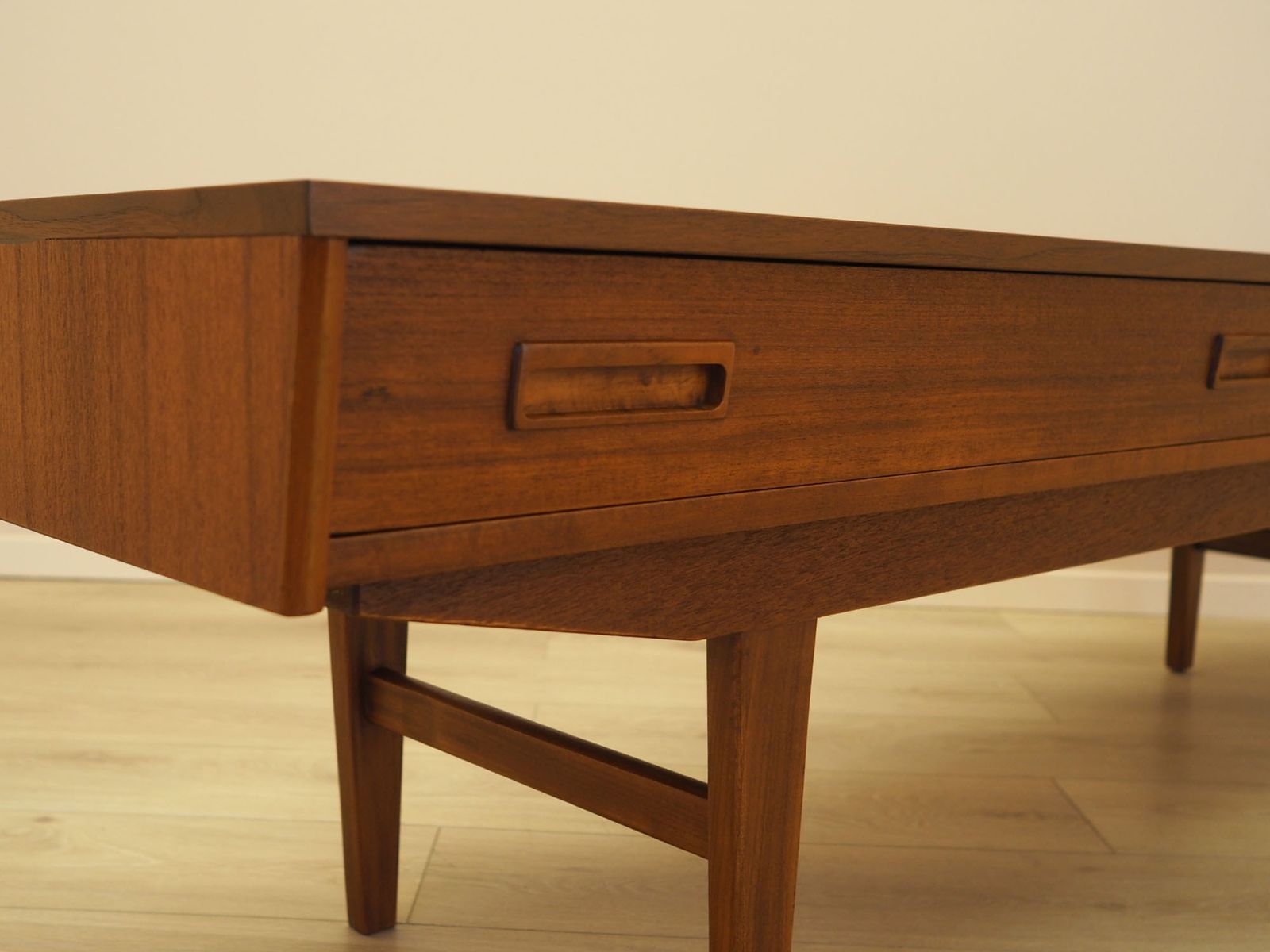 photo for sale Teakhouten lowboard, Deens design, ca. jaren 1960, gemaakt in Denemarken