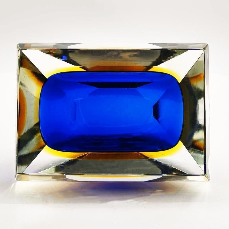 photo furniture Zeldzame rechthoekige veelzijdige asbak of opvangschaal in uraniumglas uit Murano, jaren 1960, door Flavio Poli voor Seguso. Gemaakt in Italië.
