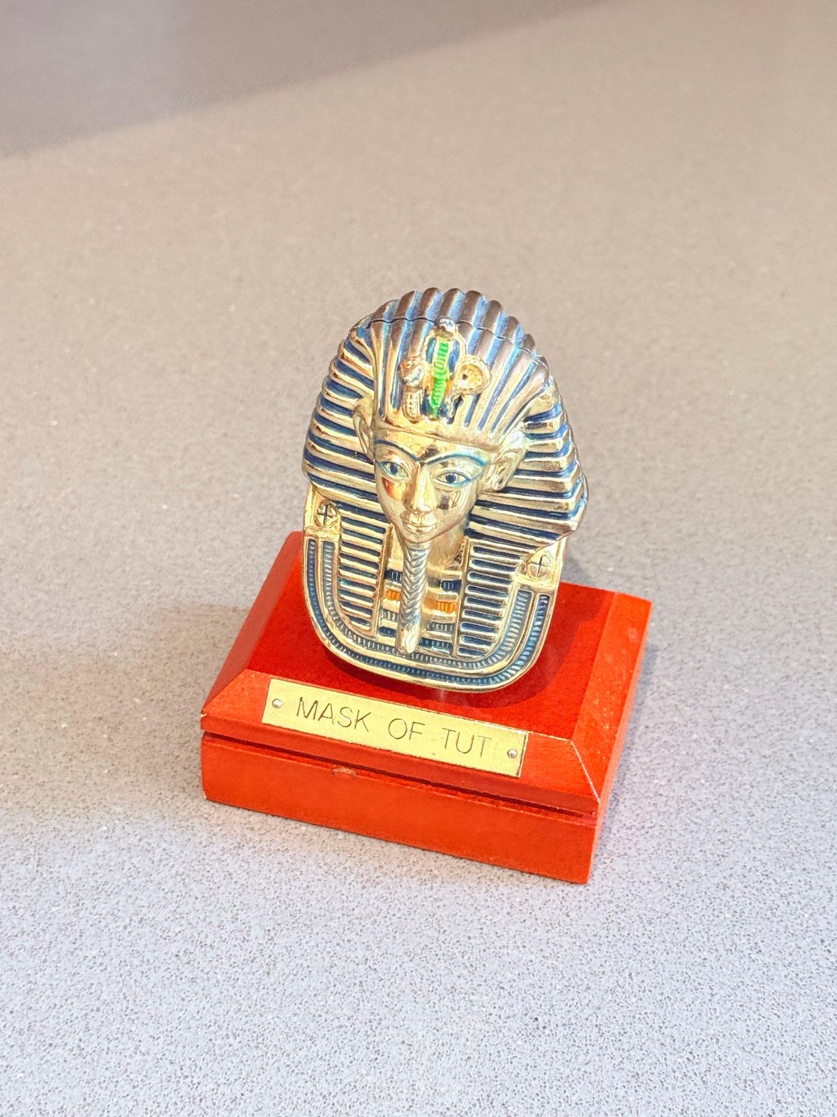 photo vintage Egyptische farao Toetanchamon buste sculptuur, decoratief Ancient Egyptian Revival