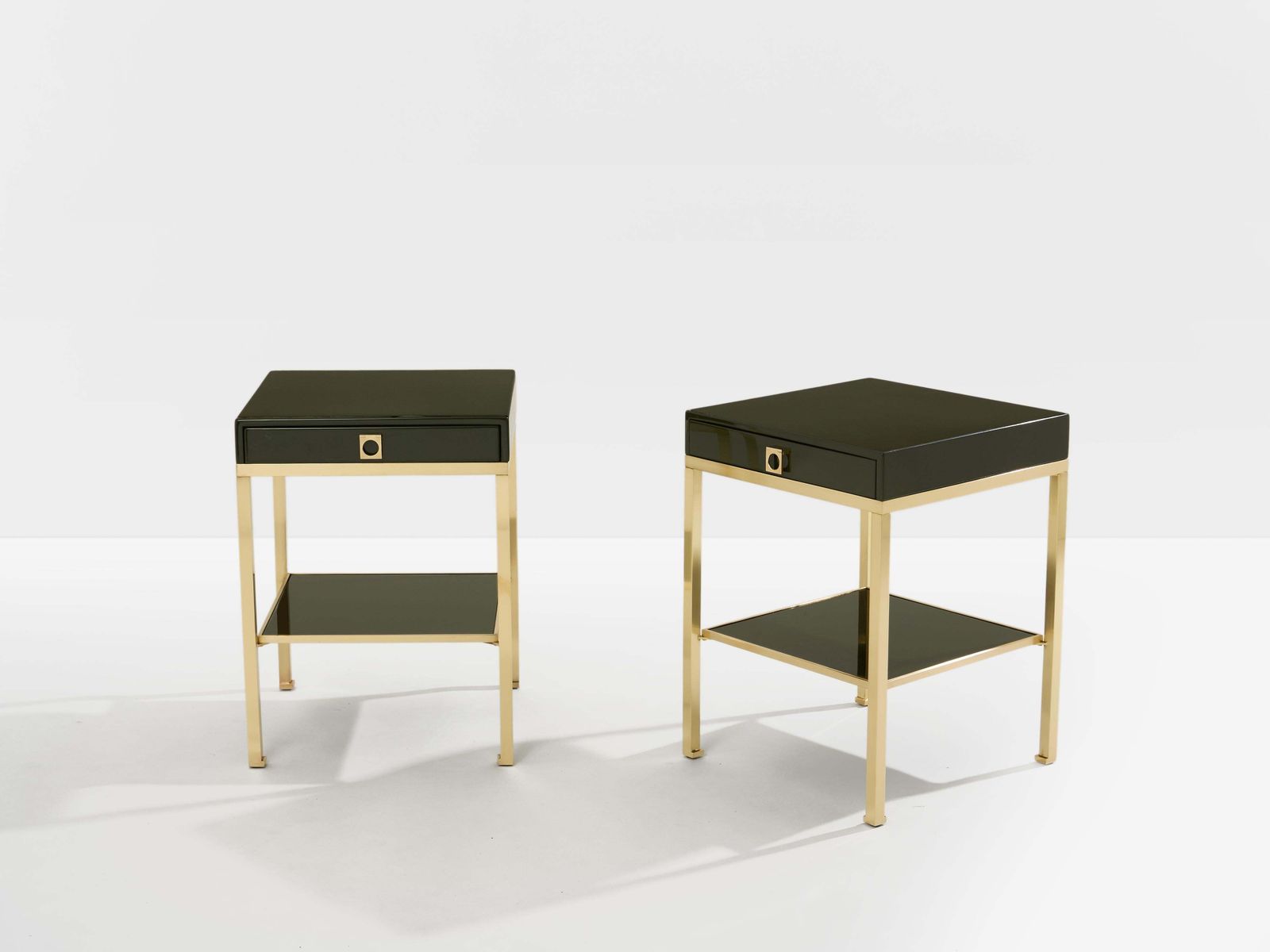 Paire de tables de chevet en laque verte et laiton Guy Lefevre Maison Jansen, années 1970 photo furniture