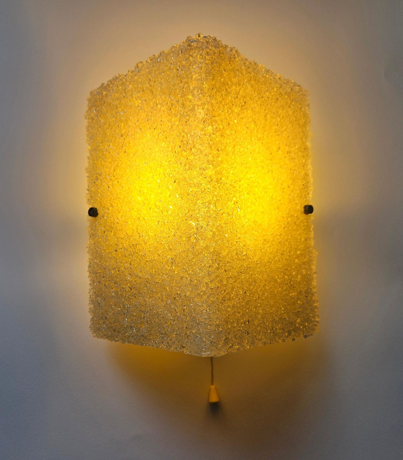 Zeldzame mid-century wandlamp van lucite – Pokrok, jaren 1960 photo for sale