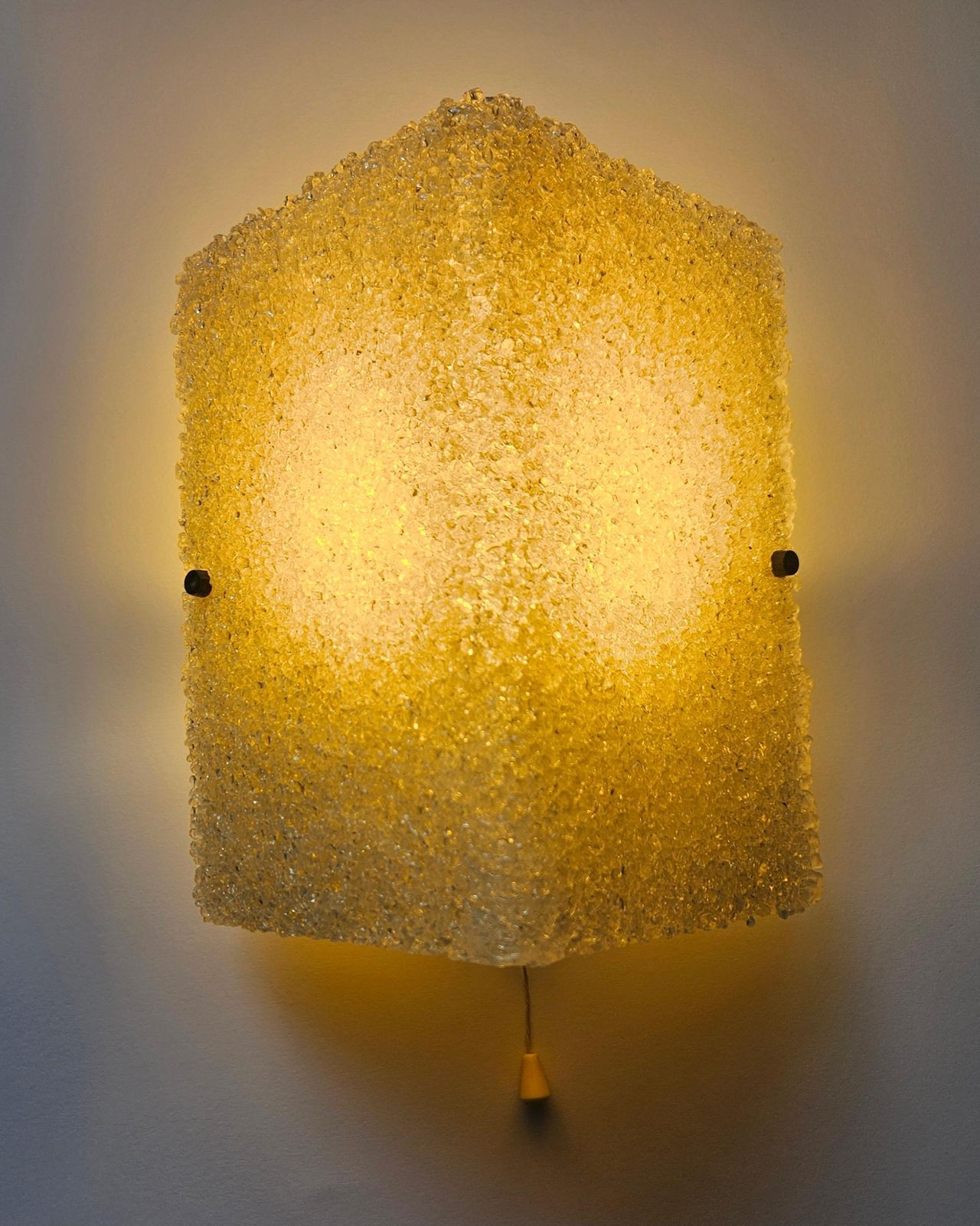 Zeldzame mid-century wandlamp van lucite – Pokrok, jaren 1960 photo buy