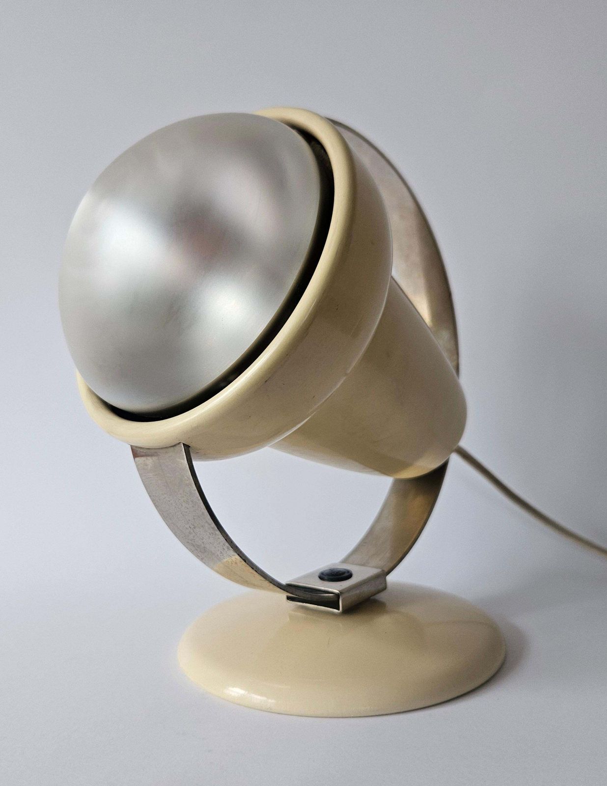 Mid-century tafel- of wandlamp Philips, Charlotte Perriand, Nederland, jaren 1960 photo vinterior