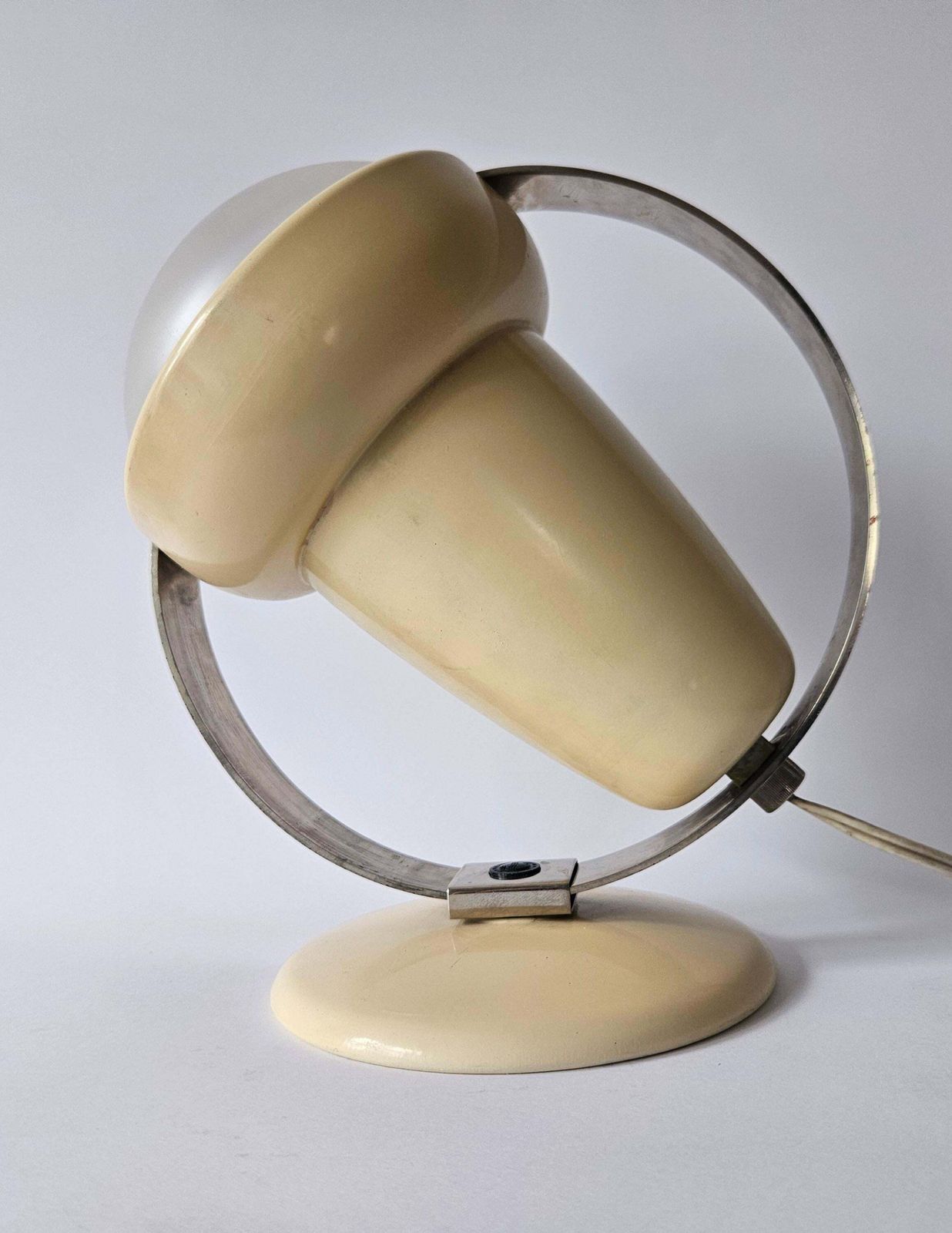 photo for sale Lampe de table ou lampe murale mid-century Philips, Charlotte Perriand, Pays-Bas, années 1960