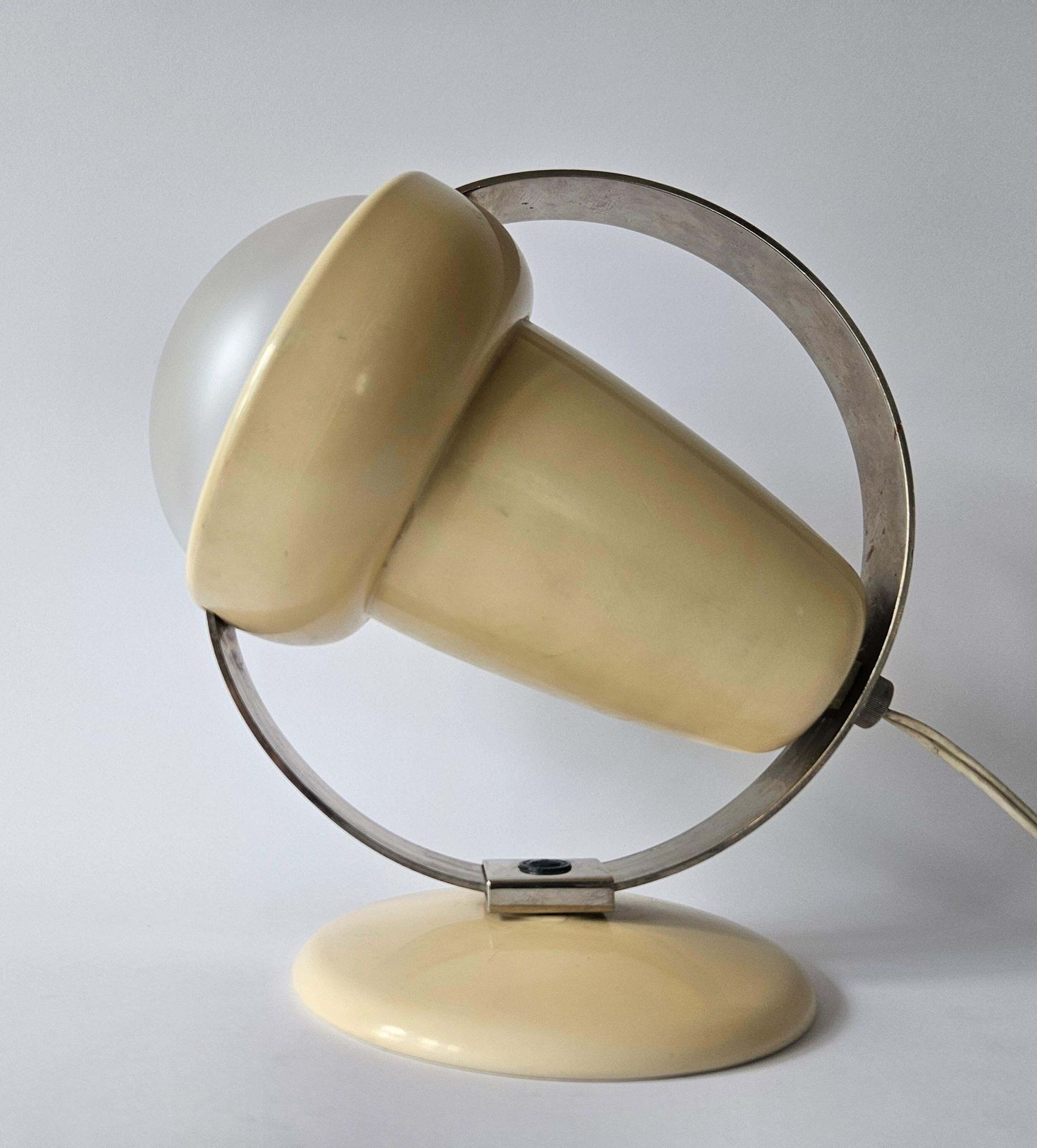 301.0 Lampe de table ou lampe murale mid-century Philips, Charlotte Perriand, Pays-Bas, années 1960 photo