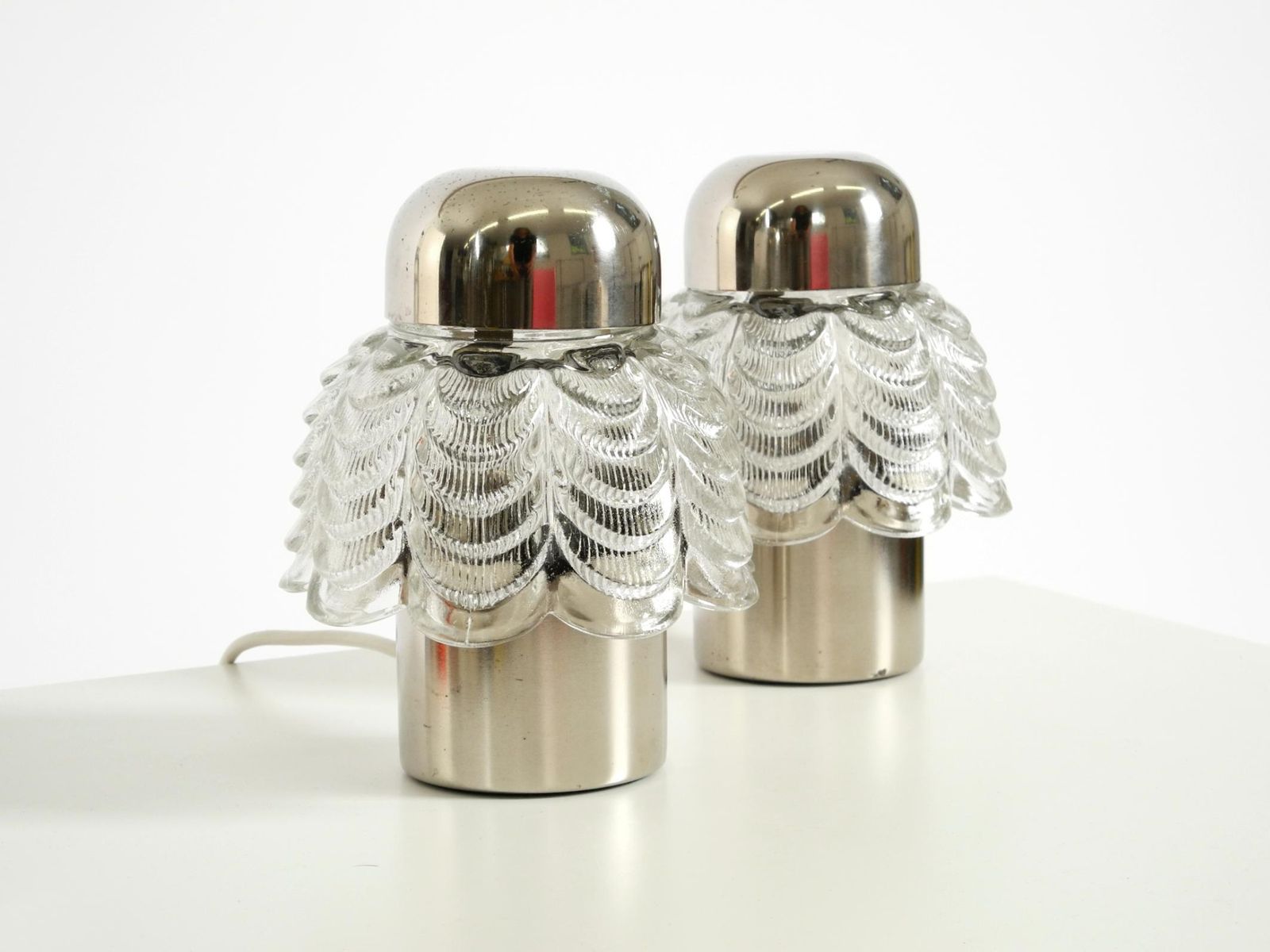 Lampes de table en métal et verre, VEB Narva Leuchtenbau, années 1960 - lot de deux photo Luminaires