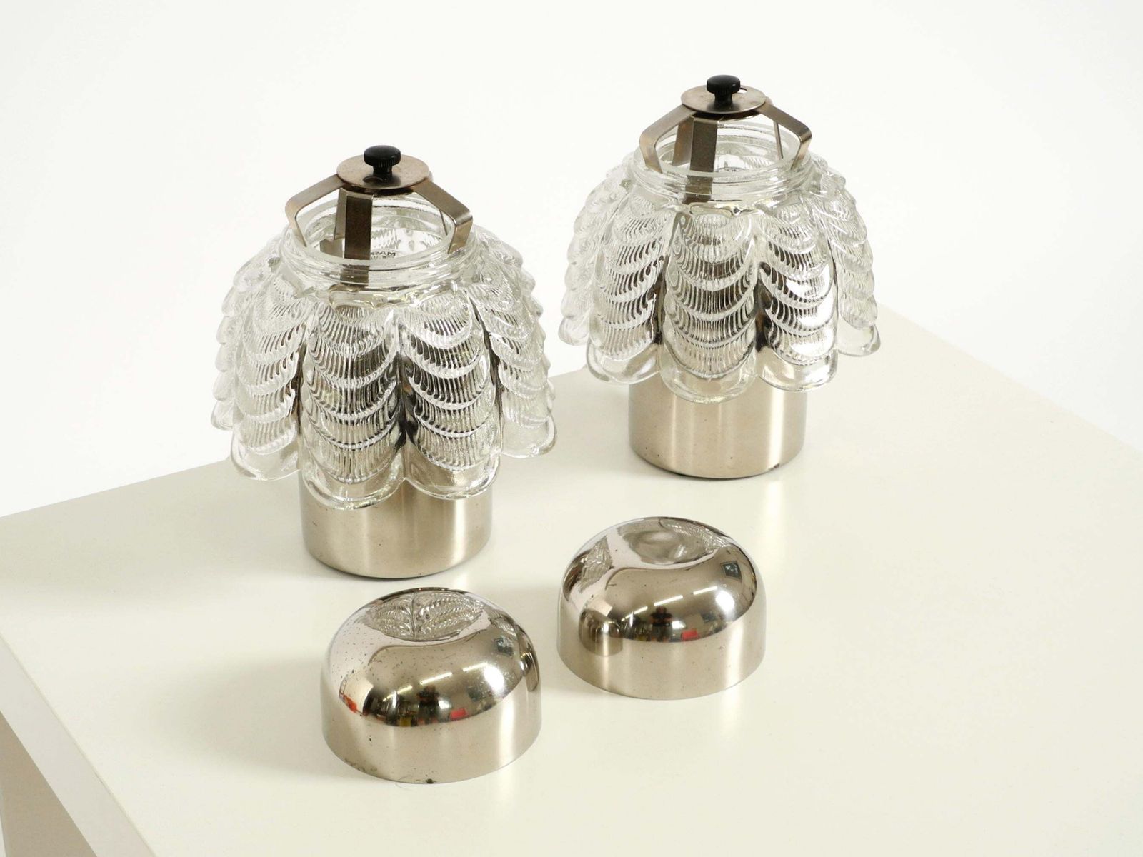 photo buy Lampes de table en métal et verre, VEB Narva Leuchtenbau, années 1960 - lot de deux