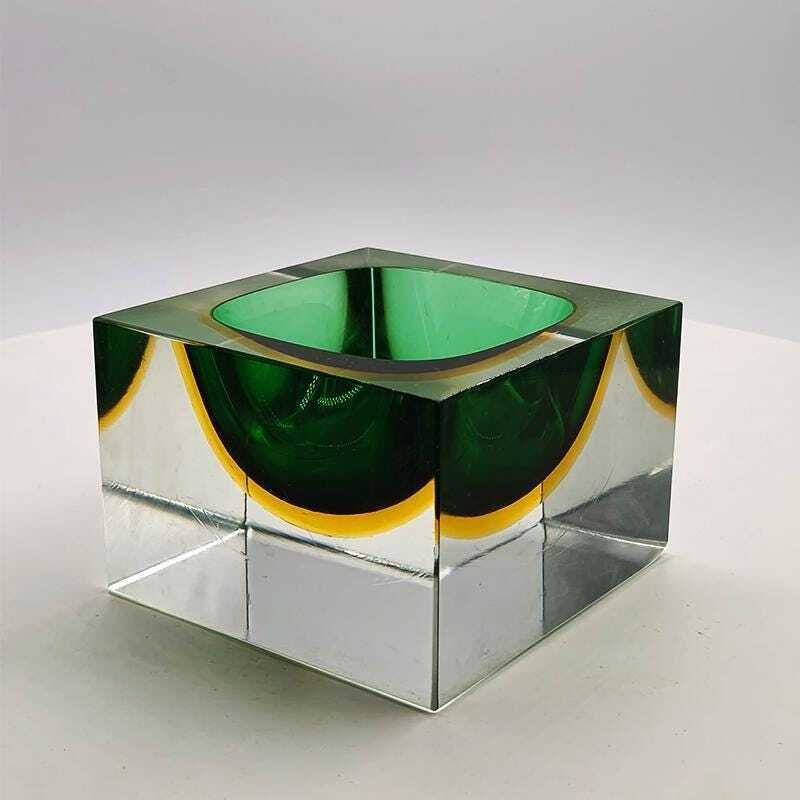 Zeldzame vierkante asbak in uraniumglas uit Murano, ca. jaren 1960, door Flavio Poli voor Seguso. photo vinterior
