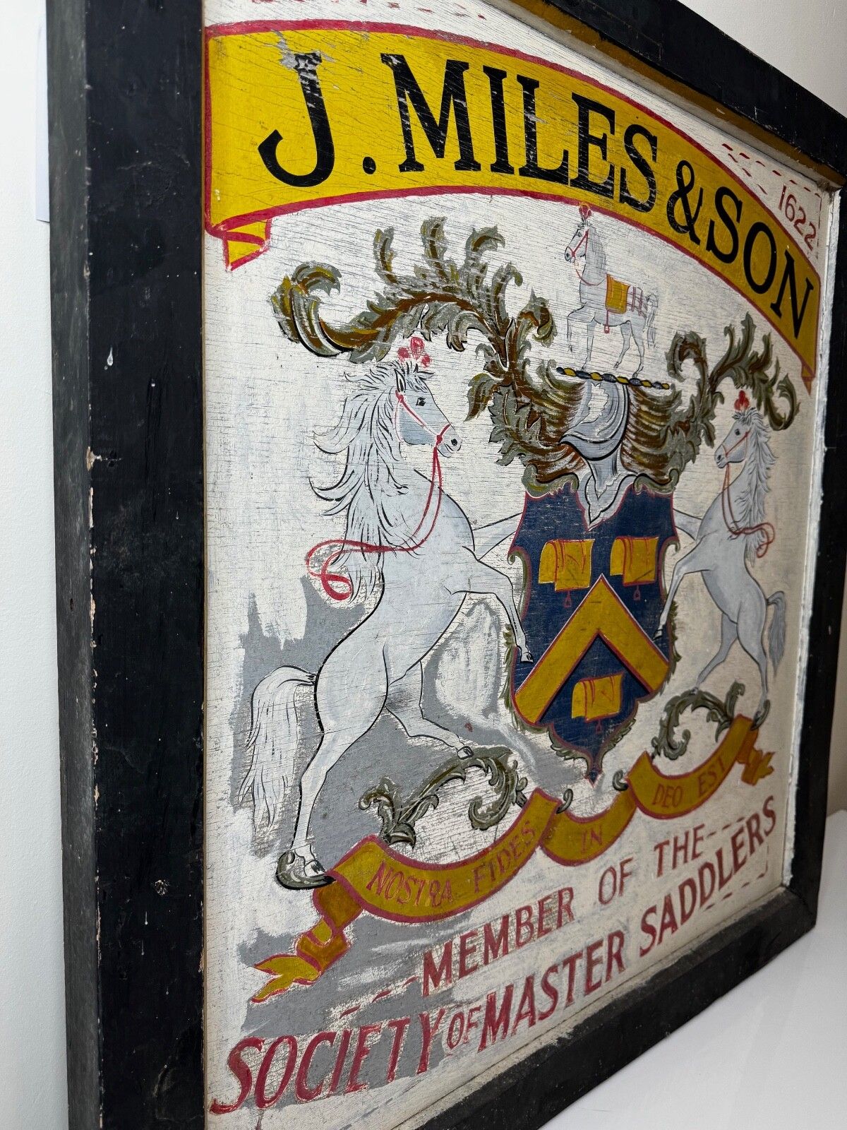 Vintage Heraldisch Handelsreclamebord J.Miles & Son Master Saddlers Dorchester photo Woonaccessoires