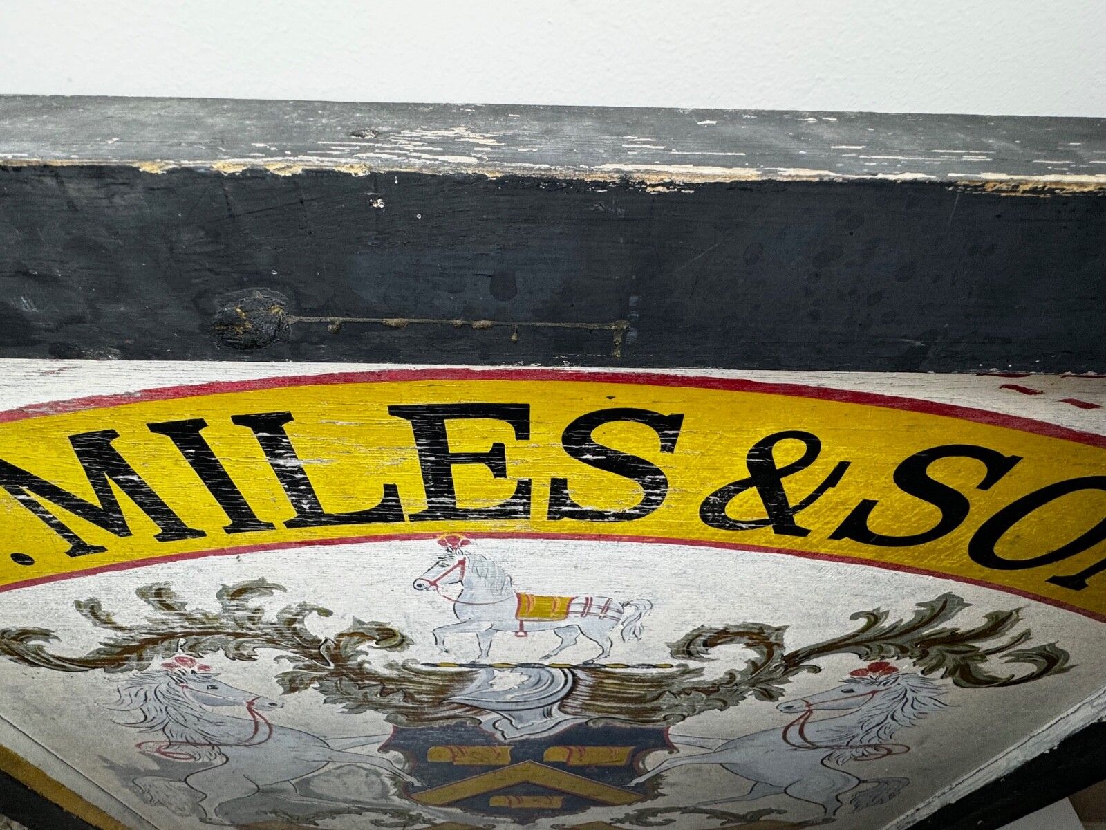 Vintage Heraldisch Handelsreclamebord J.Miles & Son Master Saddlers Dorchester photo vintage