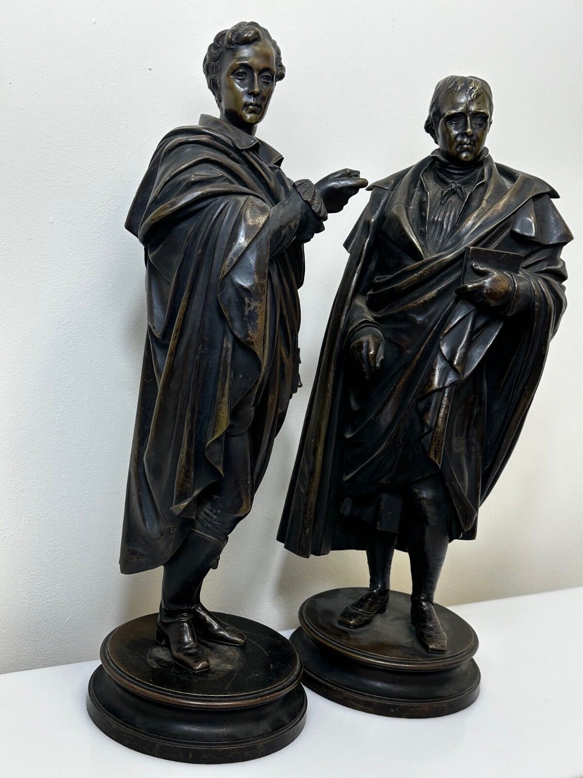Paar 19e-eeuwse bronzen sculpturen van de dichters Lord Byron & Sir Walter Scott photo 5000.0