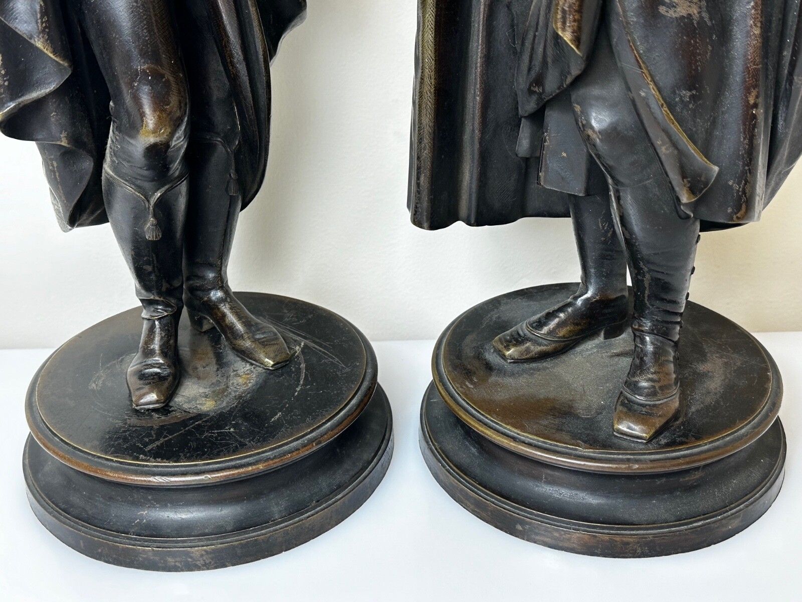 Paar 19e-eeuwse bronzen sculpturen van de dichters Lord Byron & Sir Walter Scott photo vintage