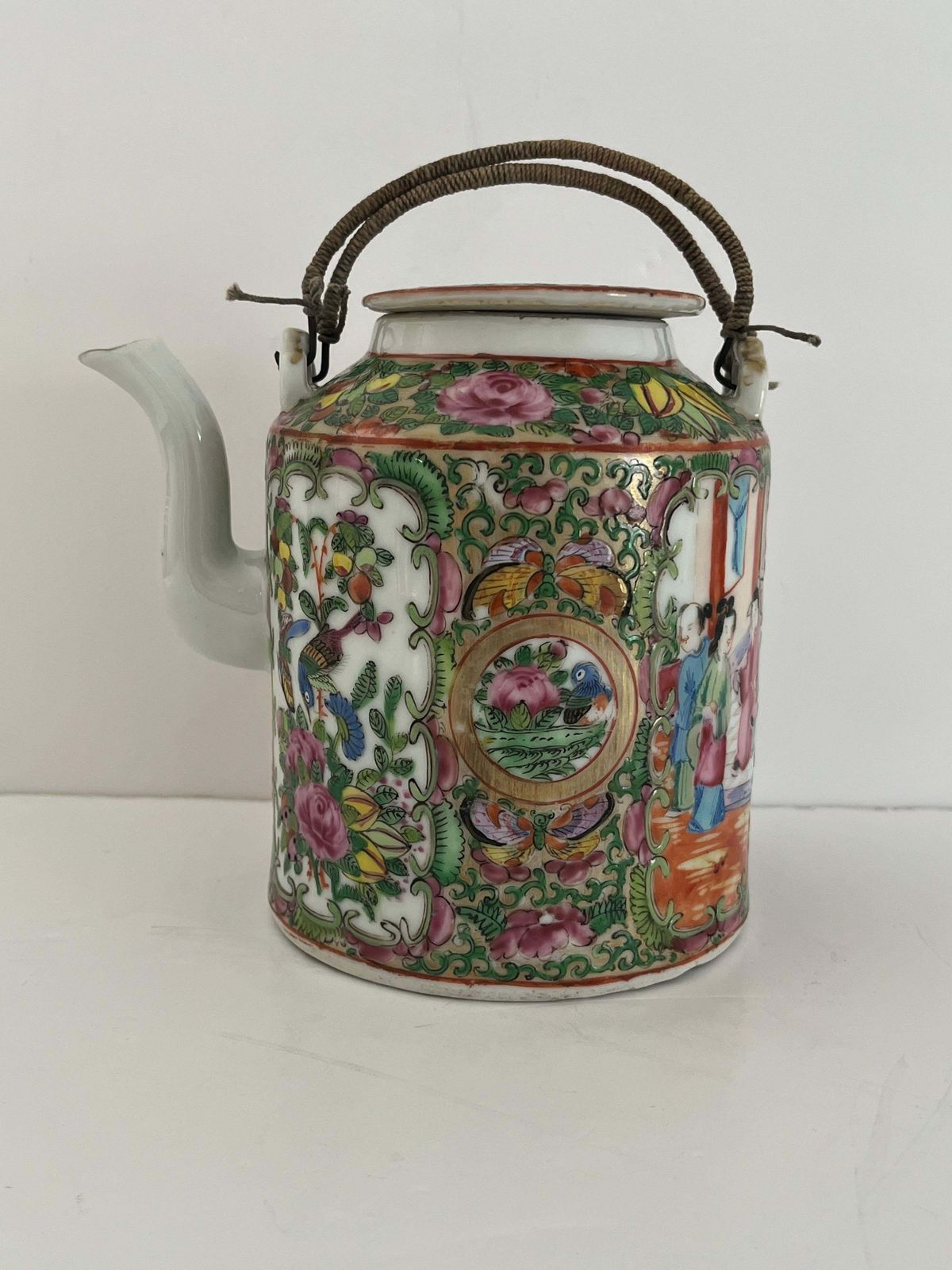 Chinese exportporselein theepot Rose Medallion, handgeschilderd, Qing ca. 1810 photo for sale
